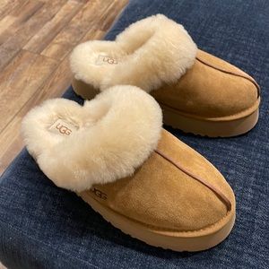 Woman’s Disquette UGG Platform Chestnut Slip On slipper/shoes NEW WITH BOX - 8
